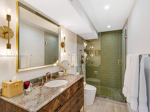 5th image of 2016 Bay Dr APT 507