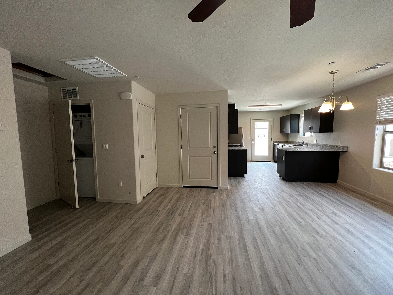 2 bed, 1100 sqft, $1,850 — Photo 2