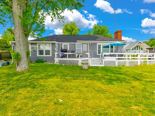 8941 & 8943 Lakeshore Rd, Lexington, MI 48450