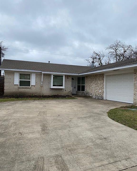 1st image of 901 N Cottonwood Dr