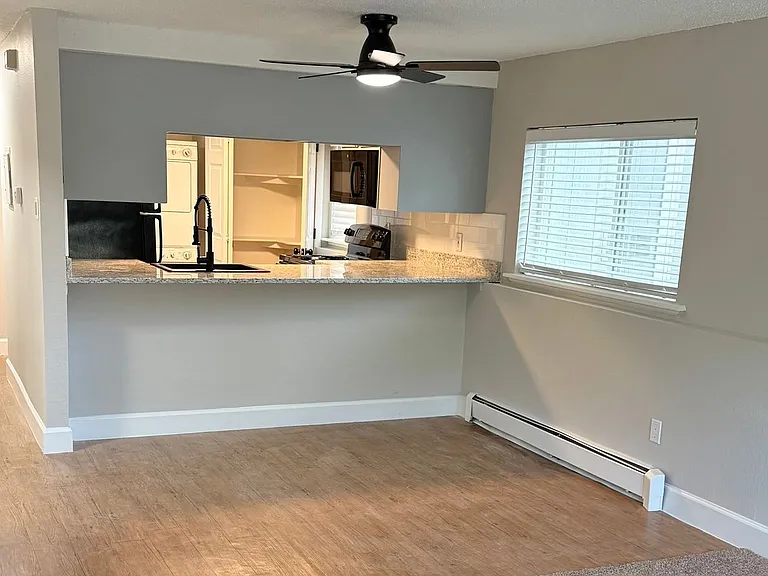 Cottonwood Creek Apartments — Photo 21