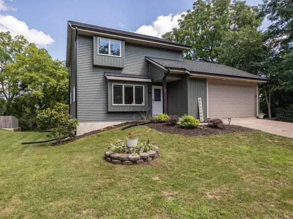 1586 Highland AVENUE, Hubertus, WI 53033
