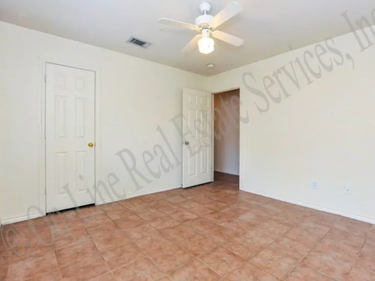 924 Willow Pond St #A — Photo 8