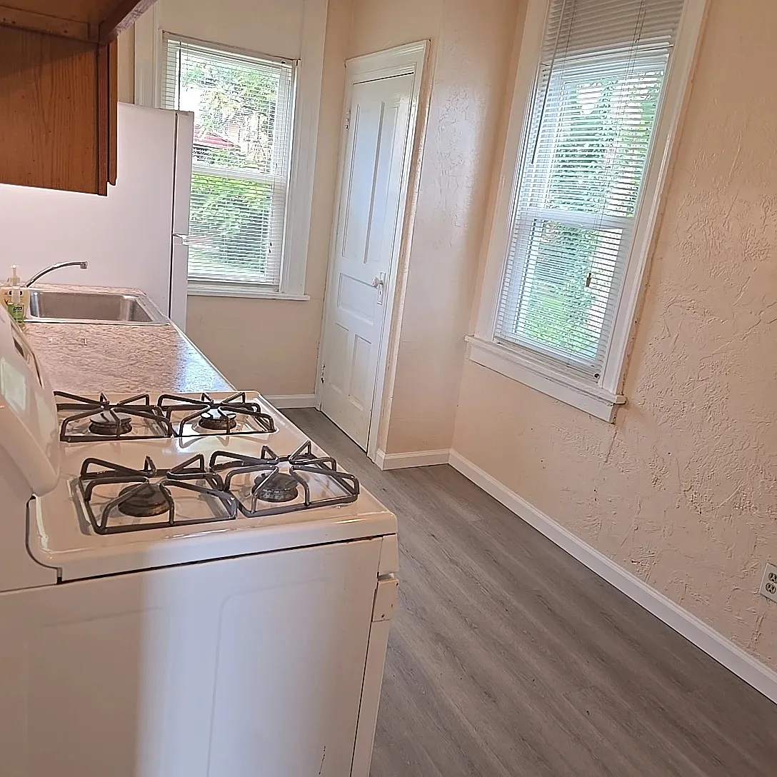 1 bed, 700 sqft, $1,049 — Photo 3
