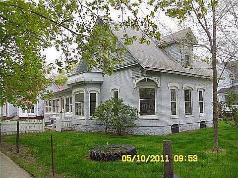 2nd image of 402 E Grand St