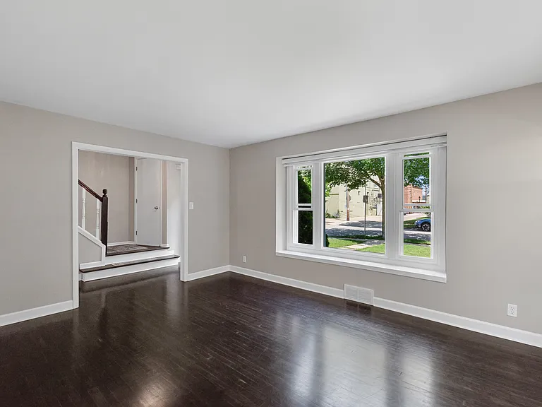 5577 N Kent Ave — Photo 3