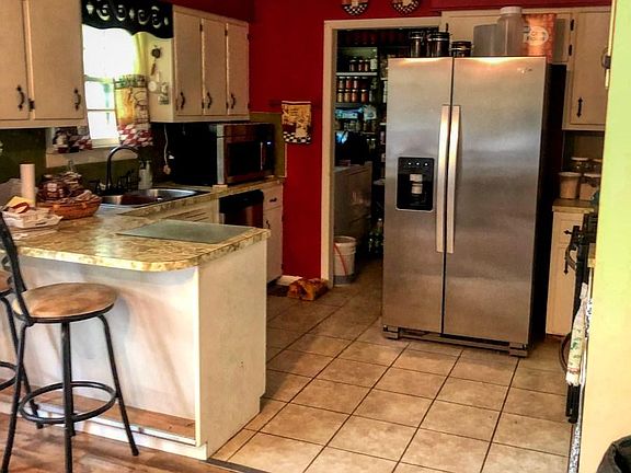 2nd image of 2112 Meadowview Dr