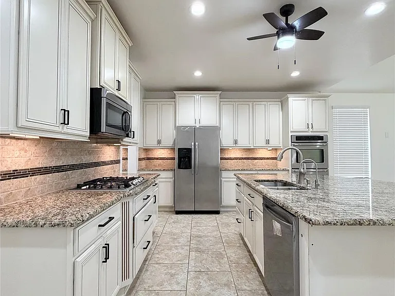 6515 Sterling Shores Ln — Photo 12