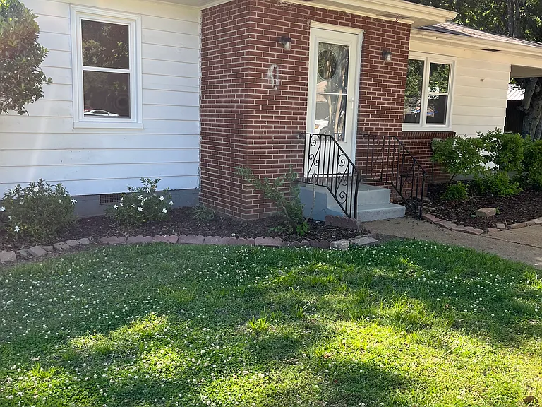 1607 Somerville Rd SE — Photo 1