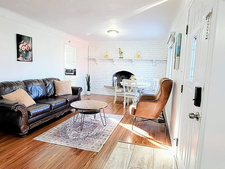 1708 Brockton Ave — Photo 4