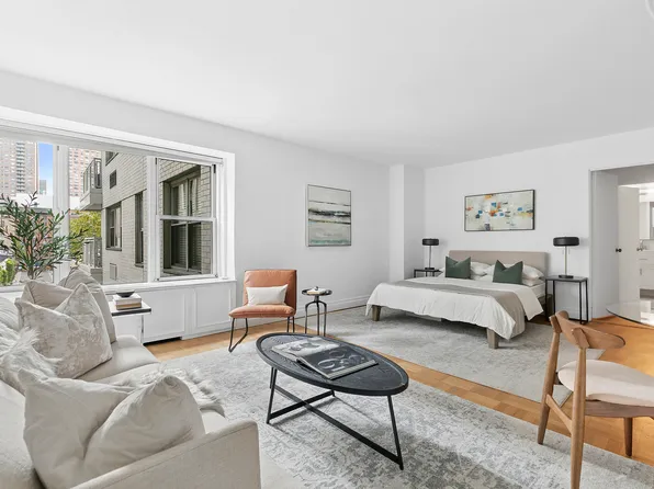 2 5th Avenue image 2 of 11