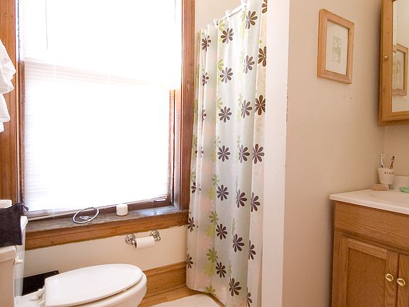 4th image of 864 W Waveland Ave #3