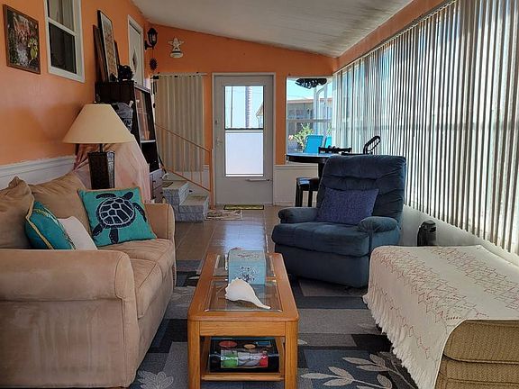4th image of 47 Temple Cir