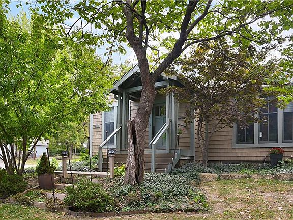 2nd image of 8501 Riley St