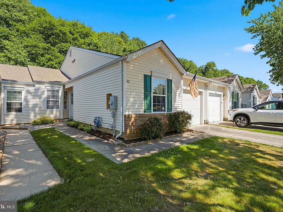 1st image of 40 Peppergrass Dr N
