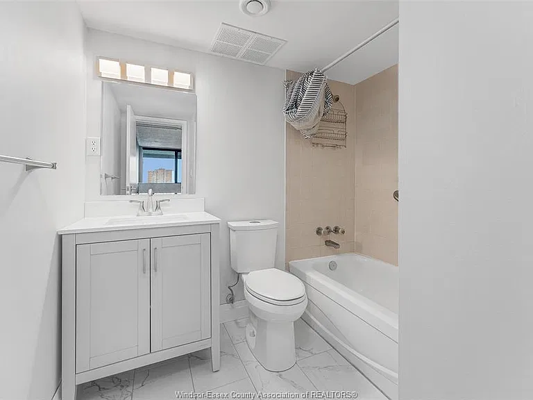 380 Pelissier St #1103 — Photo 20