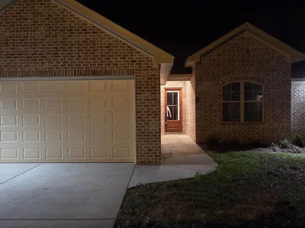 83 Village Dr, Hattiesburg, MS 39402