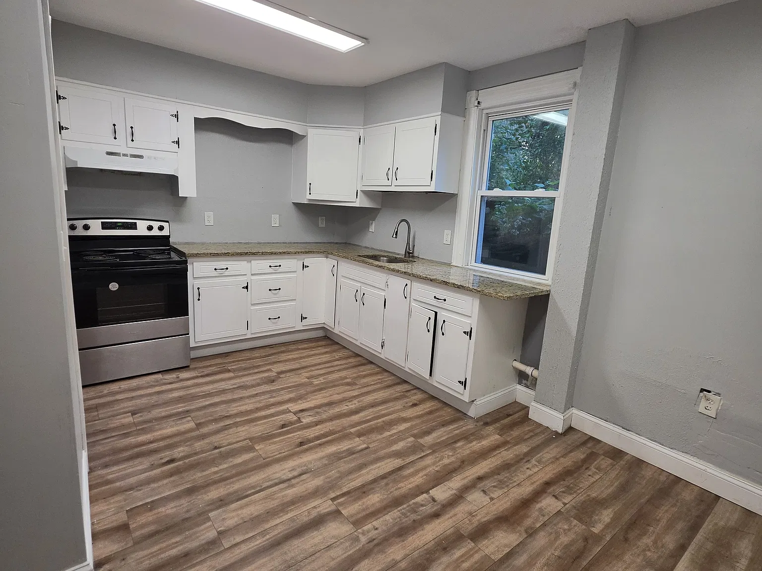 4 bed, 1.5 bath, $1,850 — Photo 3