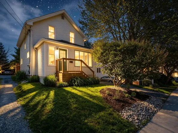 11 Sinclair St, Dartmouth, NS B2Y 1R7