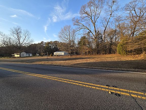 3rd image of 689 McBride Rd