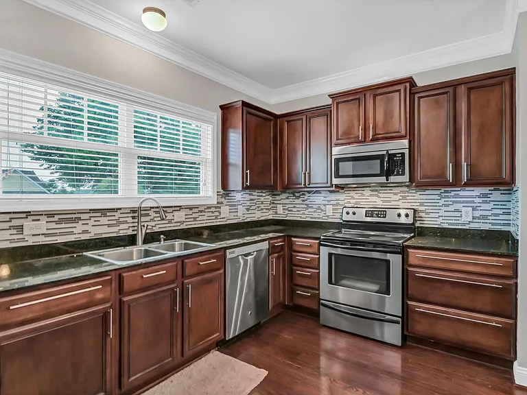 1811 Pulaski St — Photo 9
