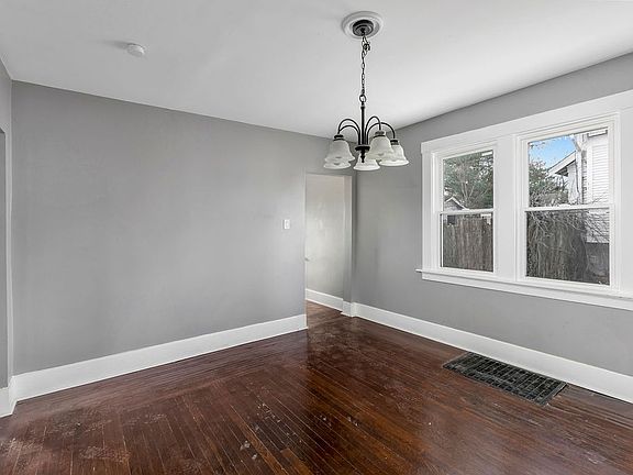 4th image of 3311 Augusta Ave