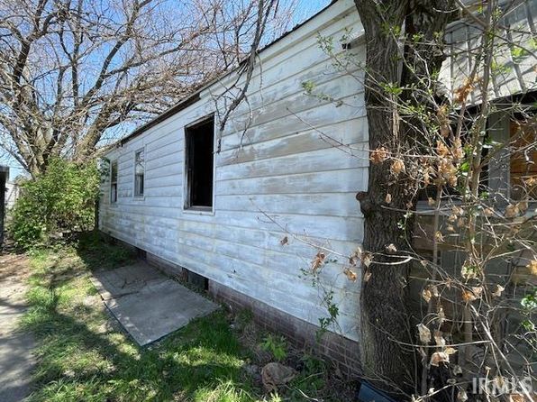 2521 Fredrickson St, South Bend, IN 46628