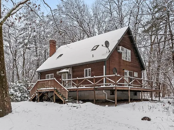 97 Woodland Dr, Lunenburg, MA 01462