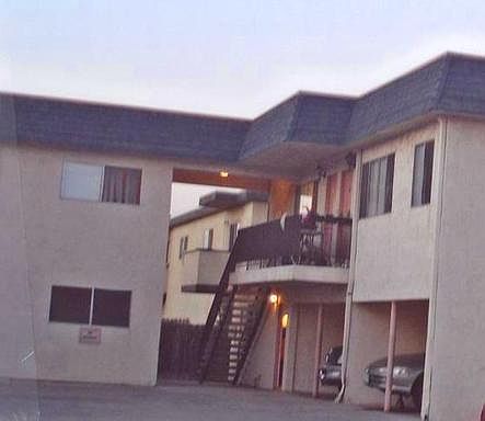 2nd image of 805 10th St APT D