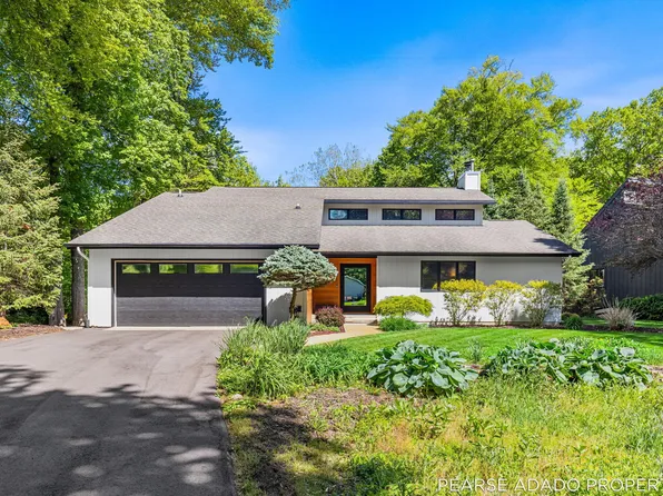 14048 Windemere Nw Dr, Grand Rapids, MI 49534