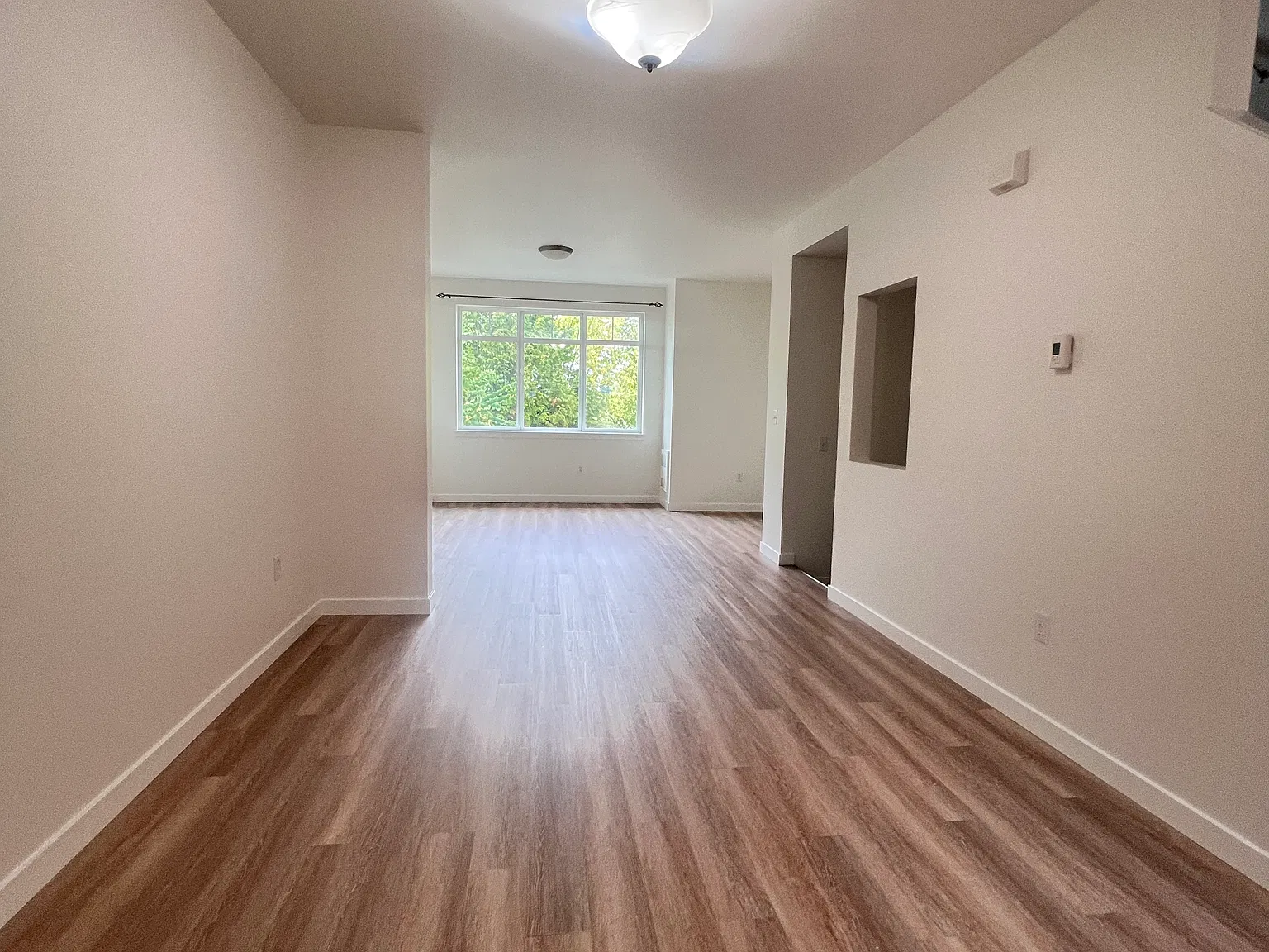 3 bed, 2.5 bath, 1410 sqft, $3,000 — Photo 2