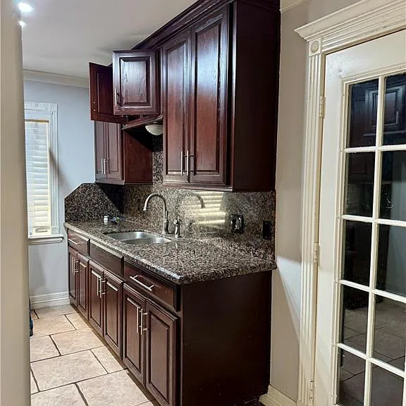 2218 N Wilson Dr — Photo 12