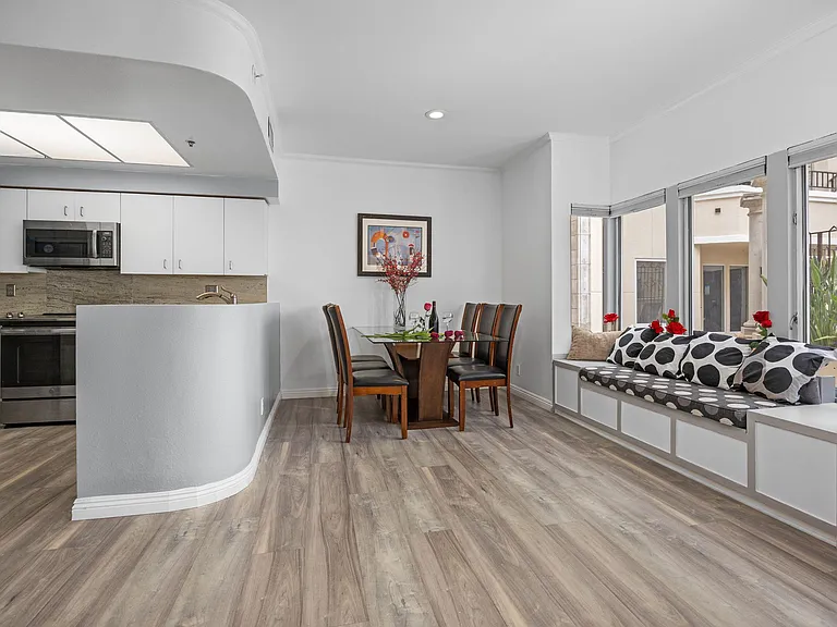 620 State St #123 — Photo 6