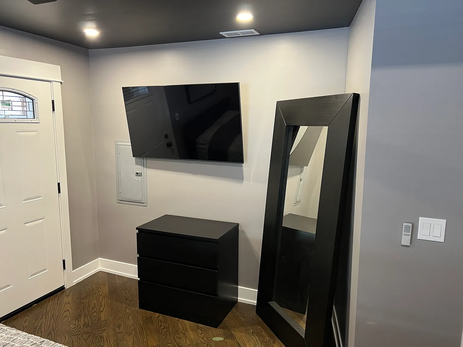 Douglas Park Apartments — Photo 4