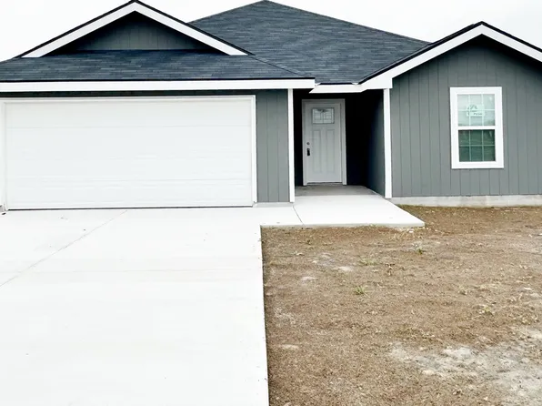 653 County Road 5715, Natalia, TX 78059