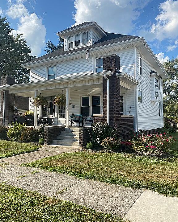 2nd image of 1021 Middle St