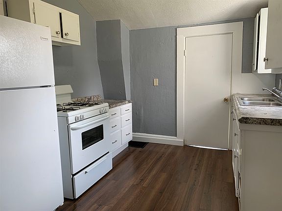 5th image of 409 W Washington St