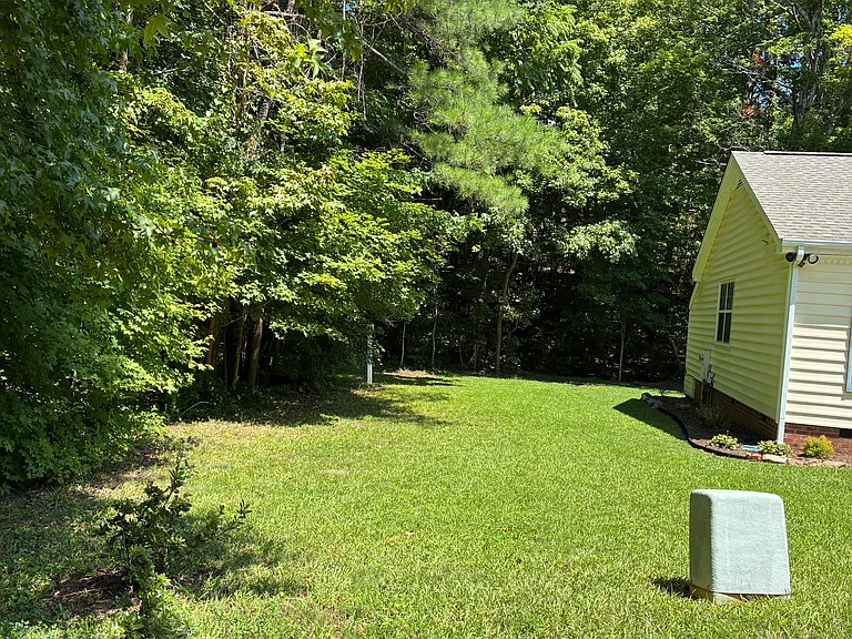 306 W Wyatts Pond Ln — Photo 2
