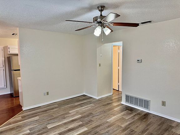 4th image of 1406 Walters Dr