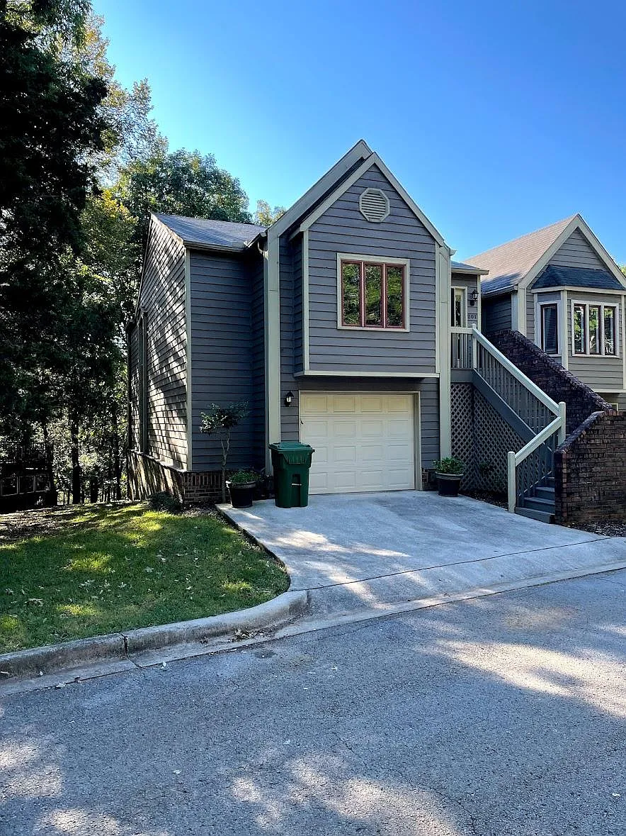 Building Photo - 201 Mountain Ridge Dr SE