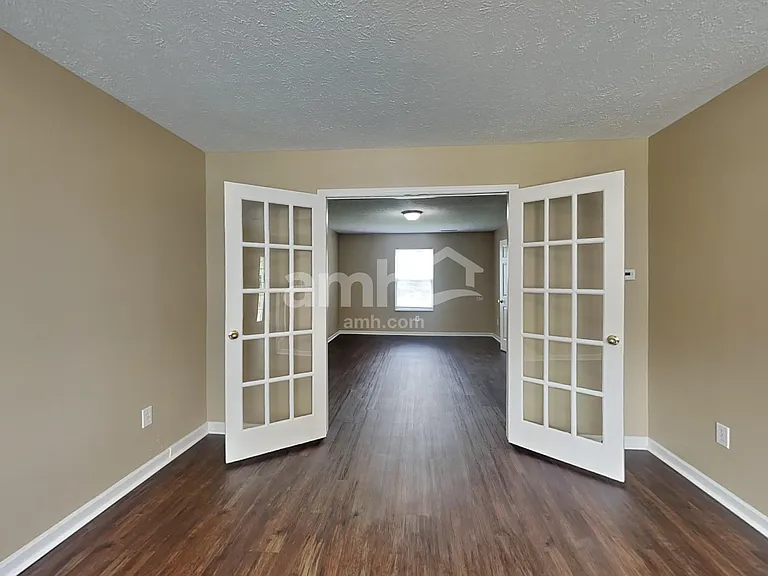 10640 Standish Pl — Photo 5