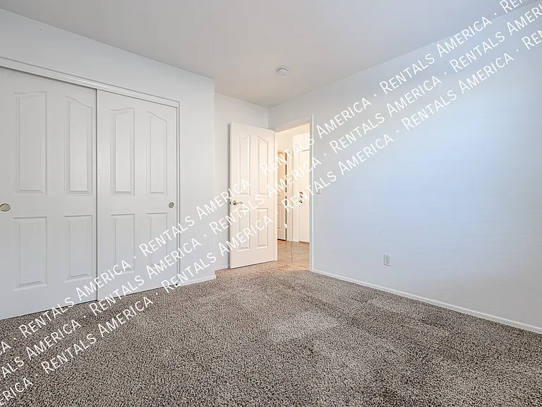 33251 N Symer Dr — Photo 13