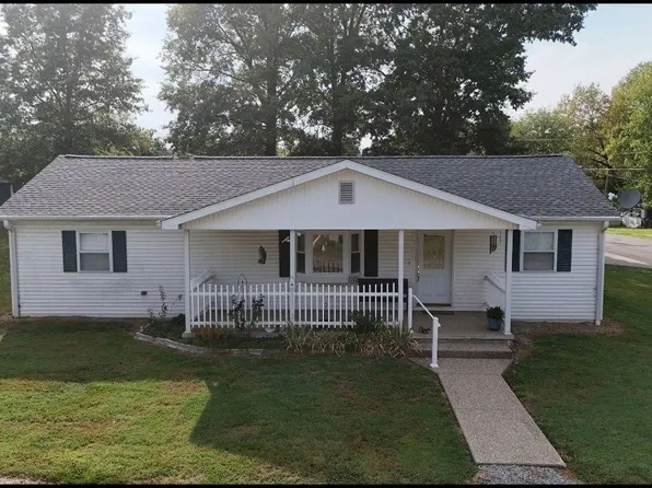 1101 SW 2nd St, Fairfield, IL 62837