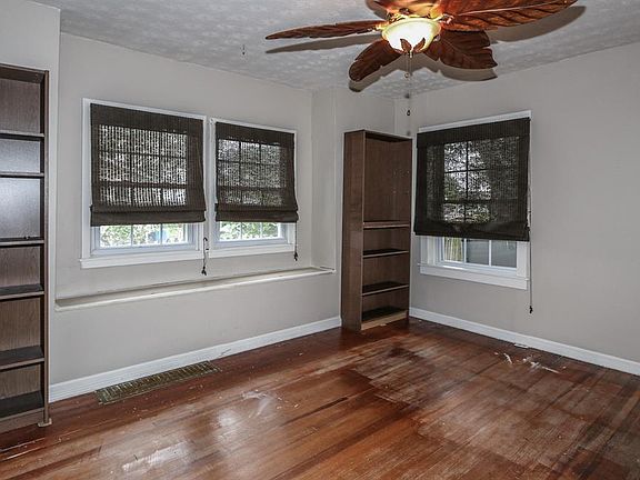 4th image of 129 Marlboro Pl