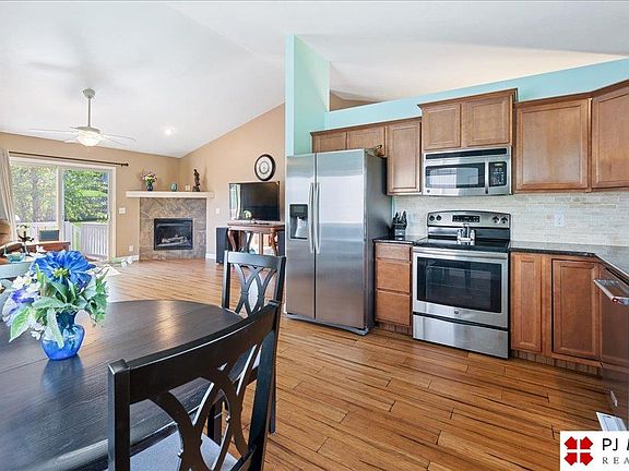 4th image of 5002 N 161st St