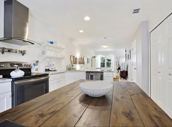 4th image of 409 N 13th Ave