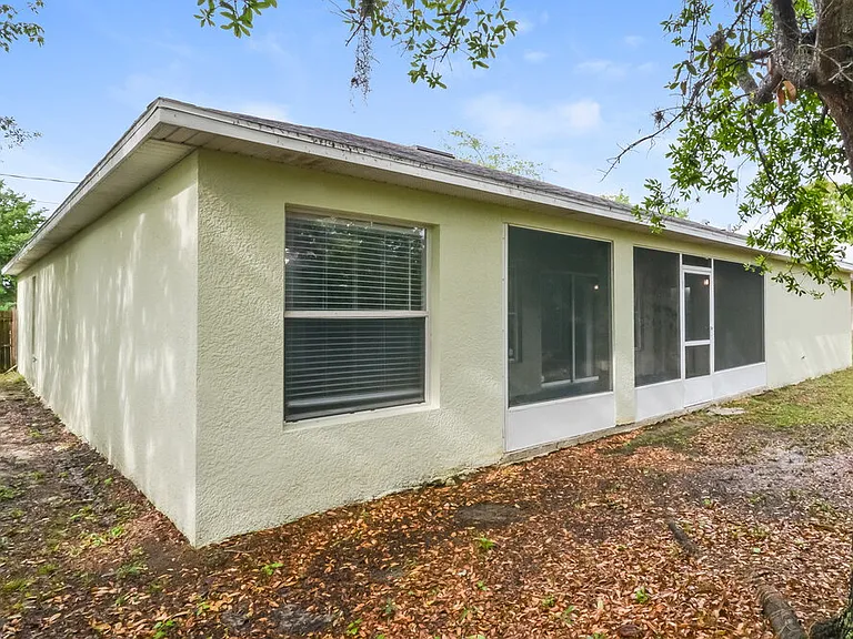 903 Bonneville Ln — Photo 16