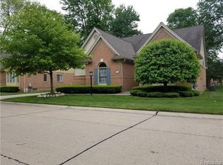1151 Bluebird Dr, Rochester Hills, MI 48307