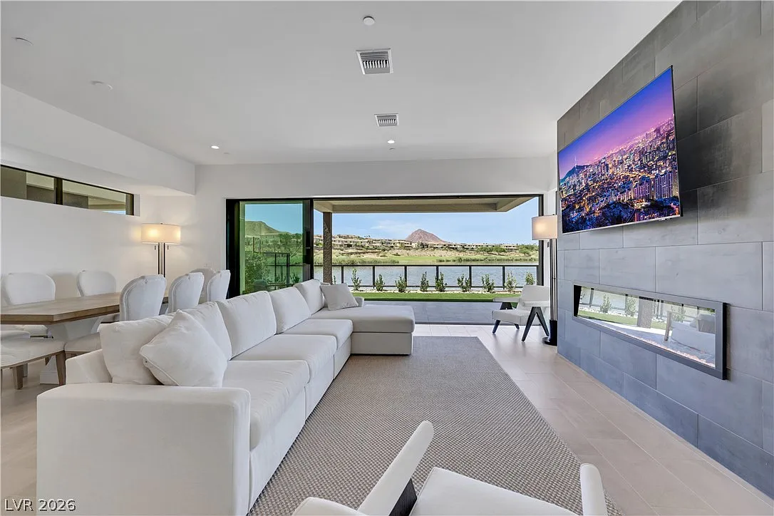 4 bed, 3.5 bath, 3501 sqft, $10,000 — Photo 1