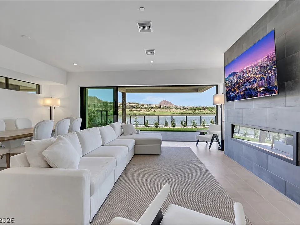 66 Lakefront Dr